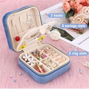 NIB Travel Jewelry Box - Velvet Jewelry Organizer (Square, Grey)